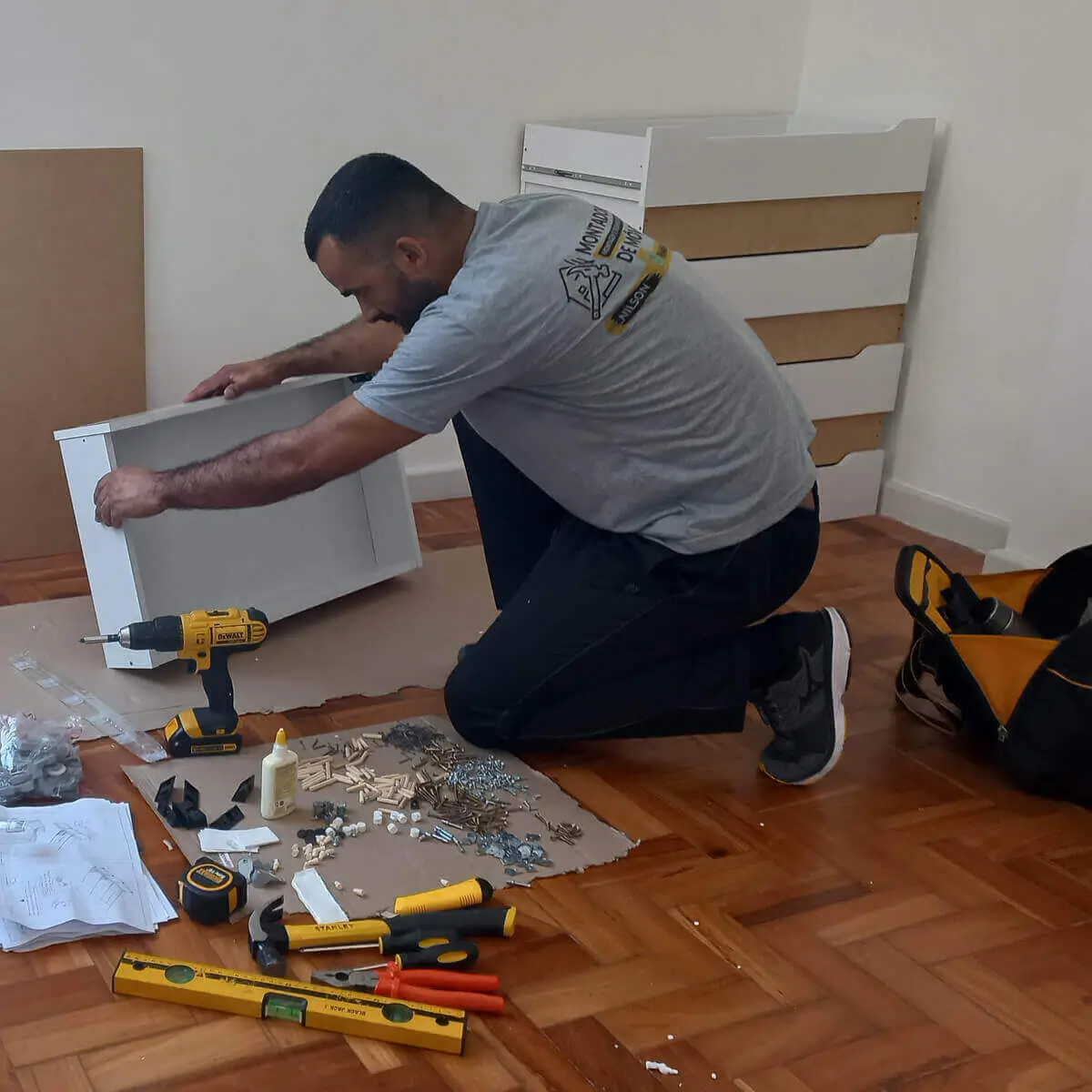 manutenção de gavetas de armário em madureira rj por montador de móveis profissional