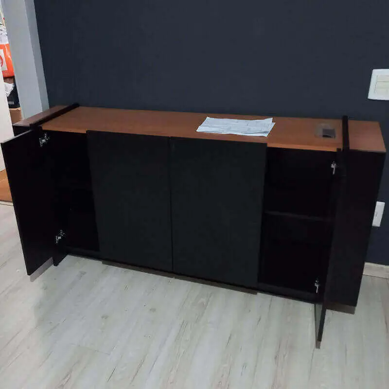 Montagem de aparador 4 portas em MDF no Jardim Botânico por montador de móveis profissional no RJ.