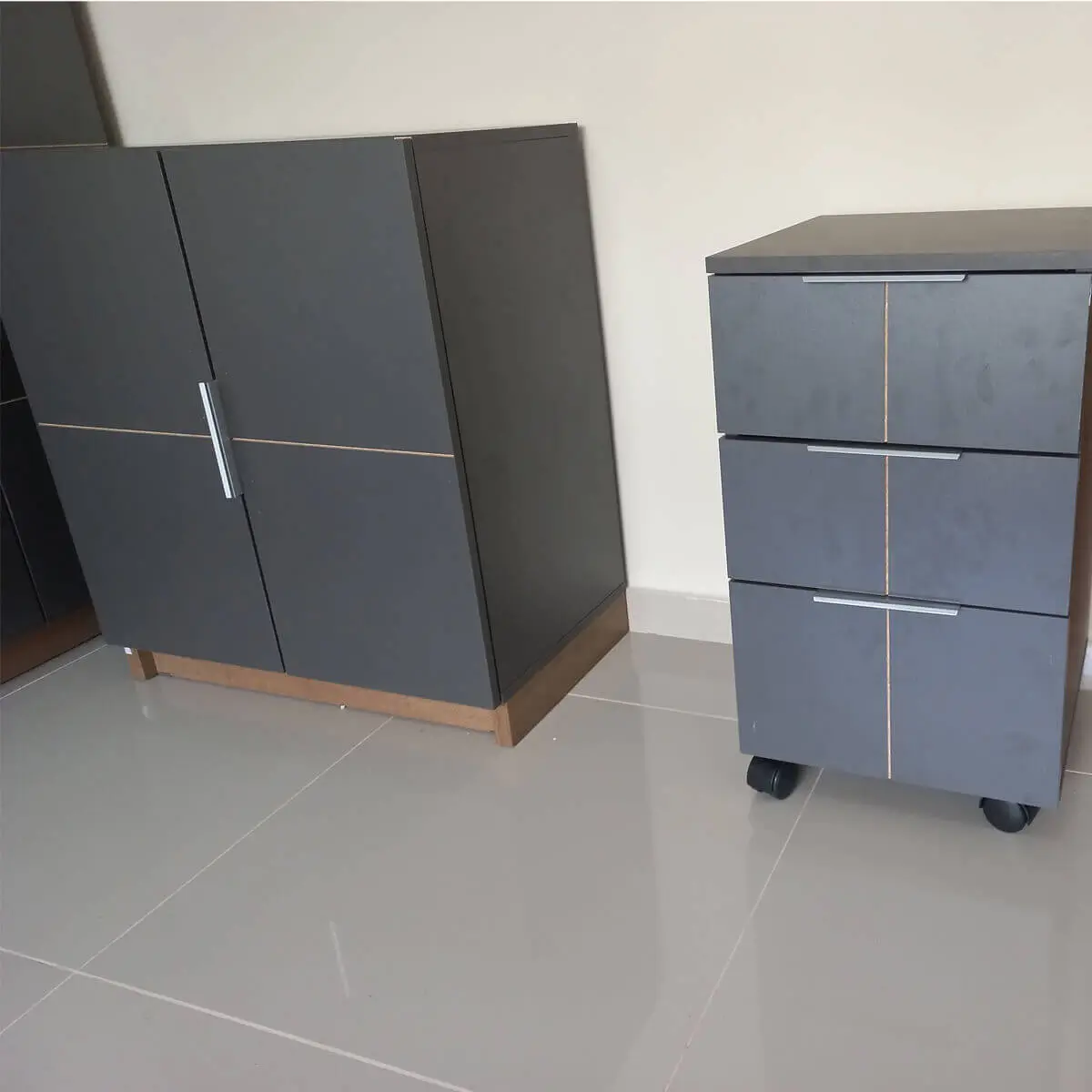 Montagem de armário arquiveiro para escritório no Catete por montador de móveis profissional no RJ.