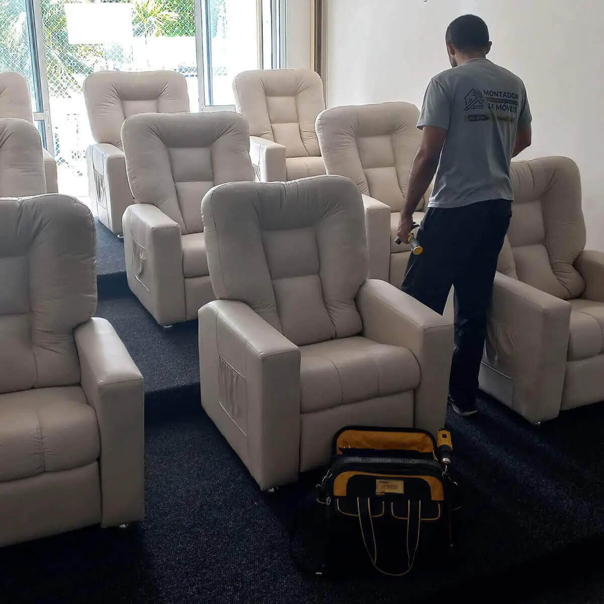 montagem de poltronas na barra da tijuca por montador de móveis profissional