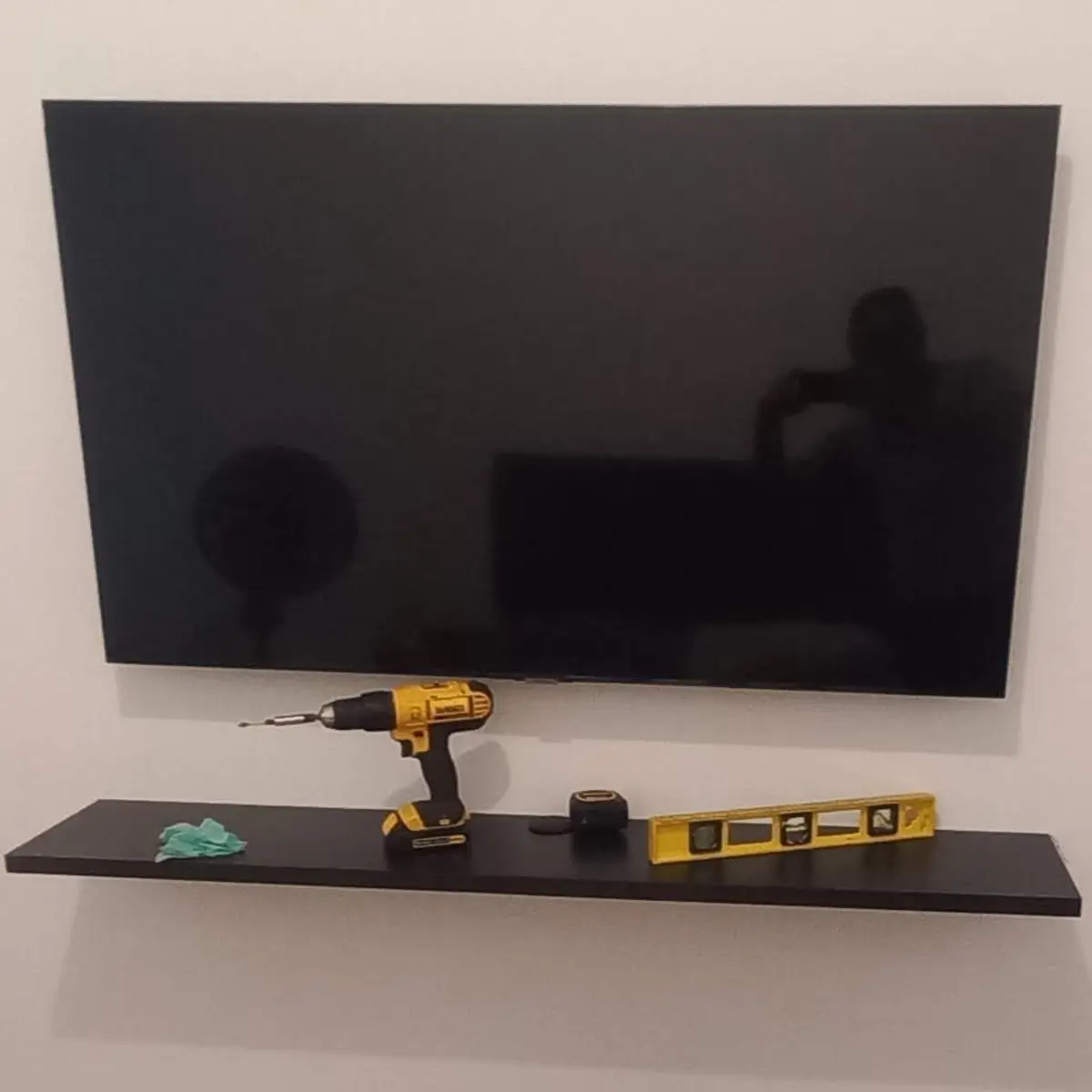 Instalação de TV na parede realizada por instalador profissional no Rio de Janeiro.