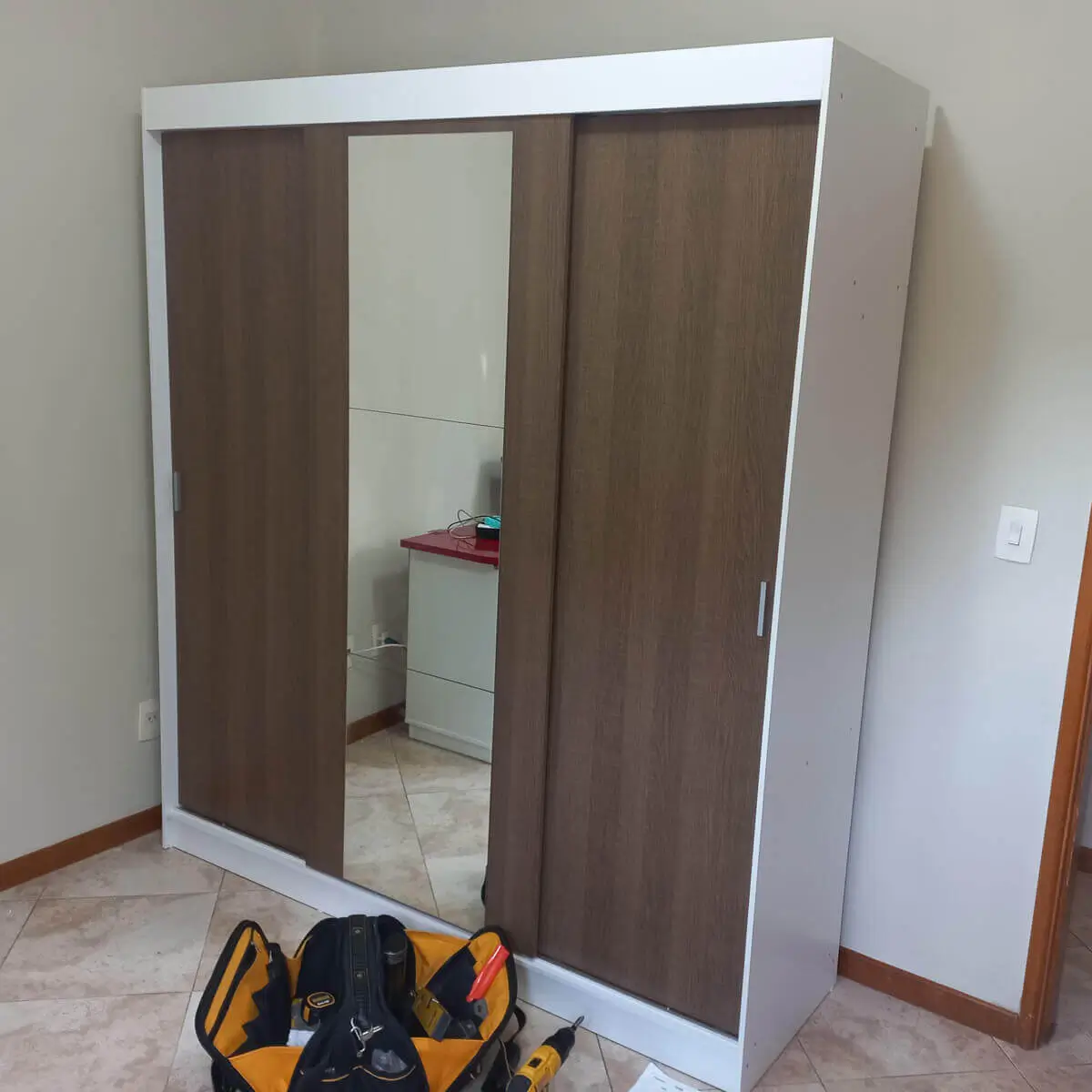 Montagem de guarda-roupa no Flamengo RJ realizada por montador de móveis profissional.