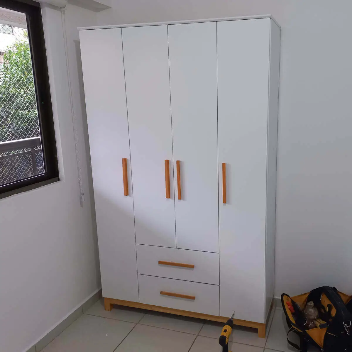 Montagem de guarda-roupa infantil realizada no Rio de Janeiro RJ com segurança e precisão.